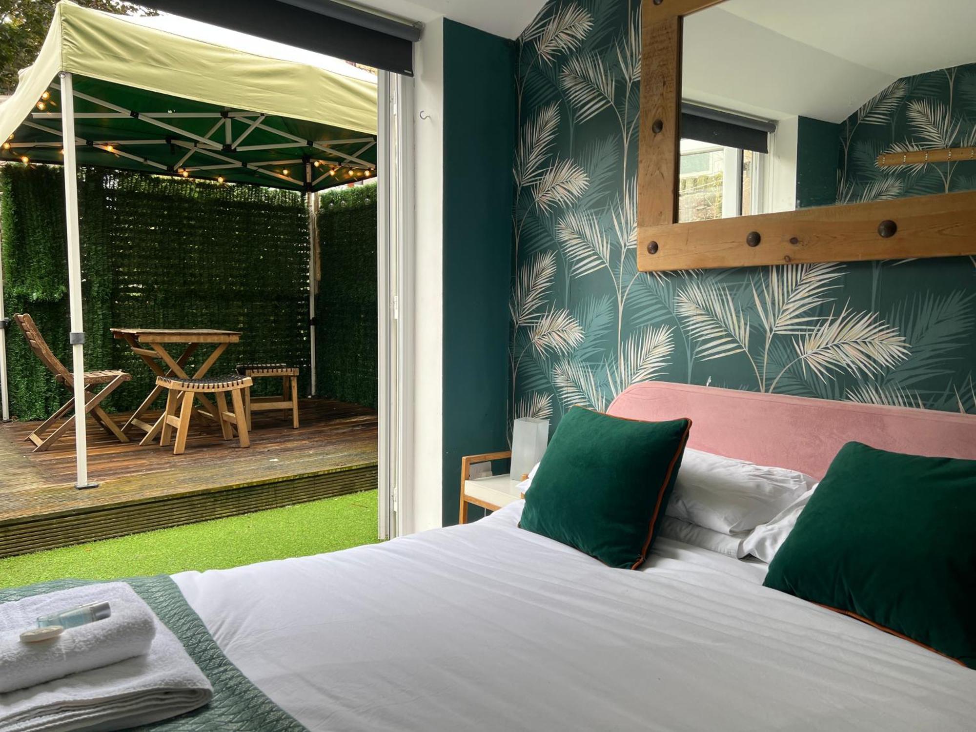 Stylish & Cosy Margate Escape With Hot Tub And Log Burner Dogs Welcome Exterior photo
